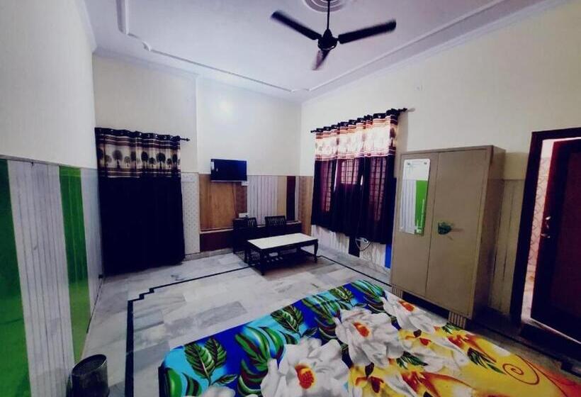 펜션 Royal Oaks Guest House