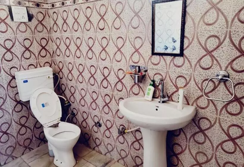 ペンション Royal Oaks Guest House
