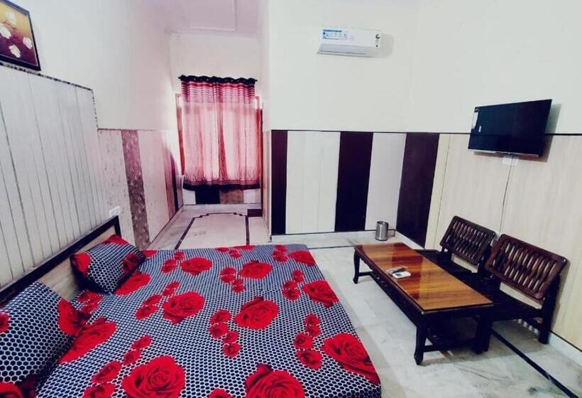 펜션 Royal Oaks Guest House