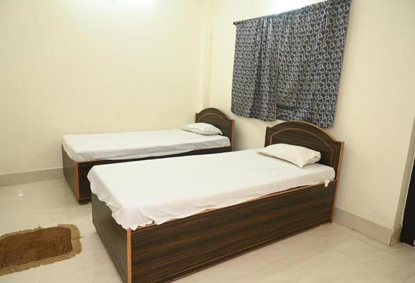 پانسیون Shubham House