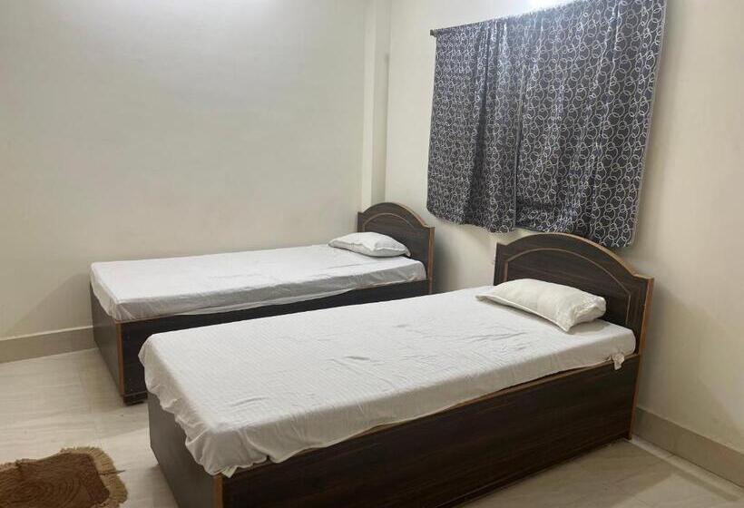 پانسیون Shubham House