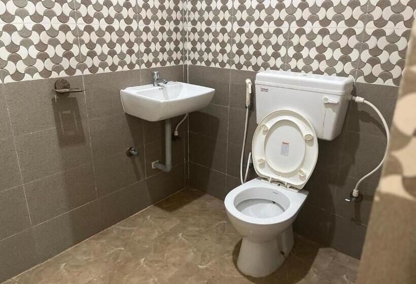 پانسیون Shubham House