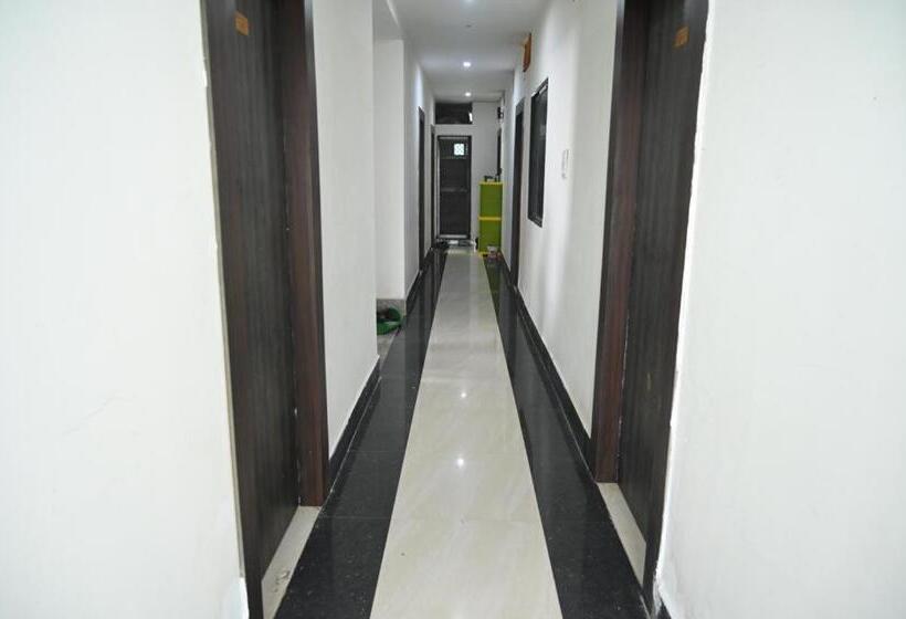 پانسیون Shubham House