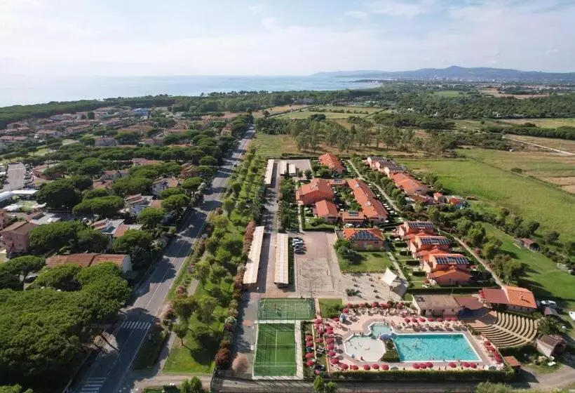 Residence With Swimming Pool In Mazzanta Just 600 Meters From The Beach