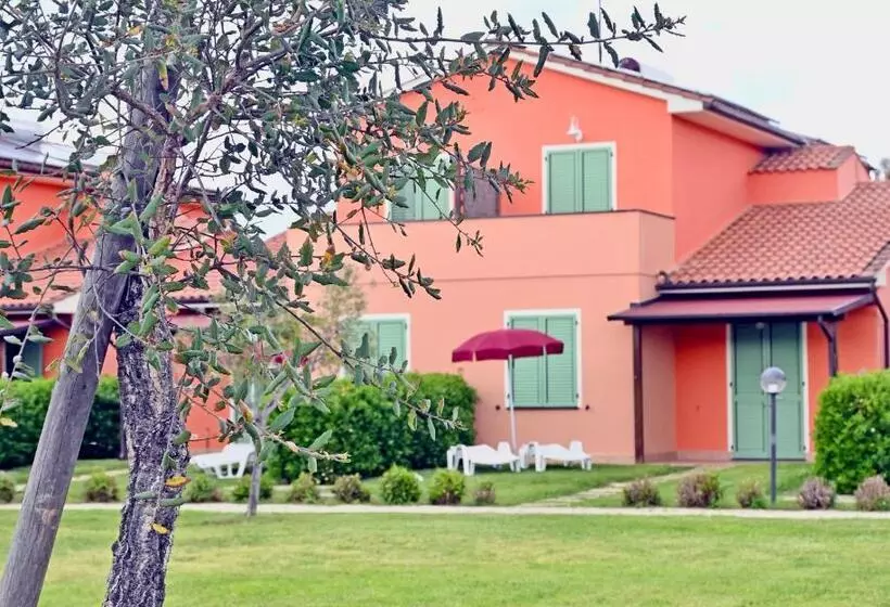 Residence With Swimming Pool In Mazzanta Just 600 Meters From The Beach