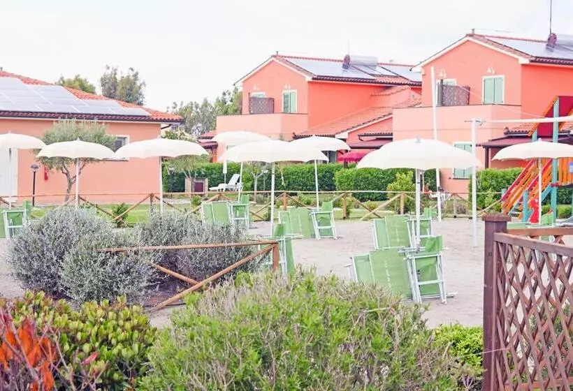 Residence With Swimming Pool In Mazzanta Just 600 Meters From The Beach