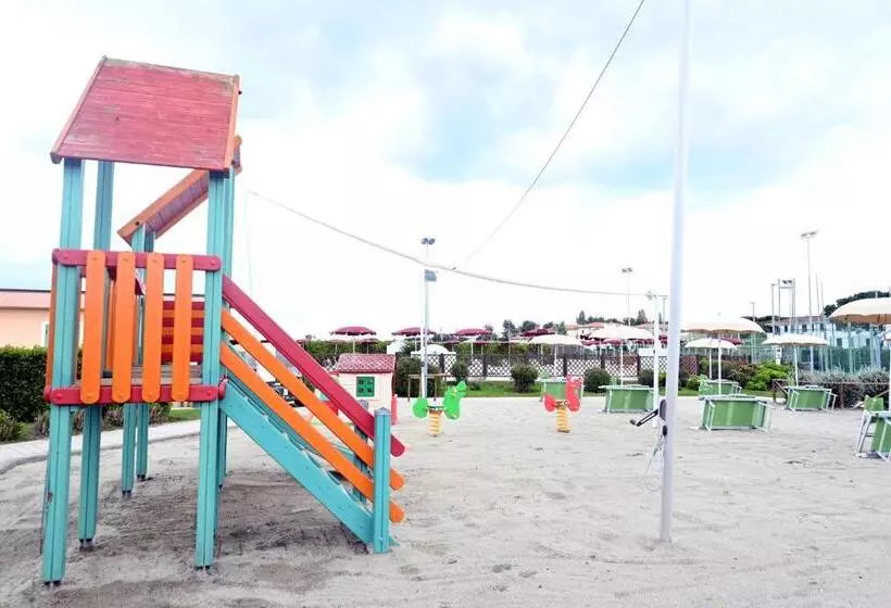 Residence With Swimming Pool In Mazzanta Just 600 Meters From The Beach