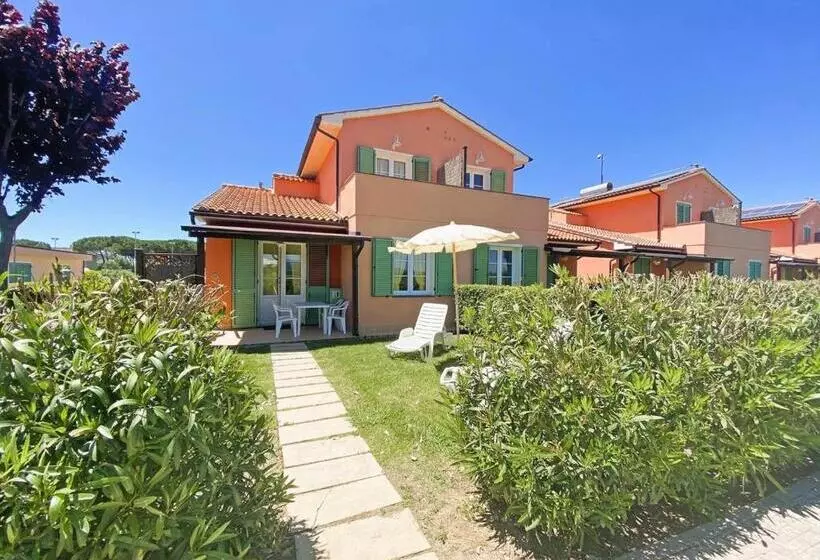 Residence With Swimming Pool In Mazzanta Just 600 Meters From The Beach
