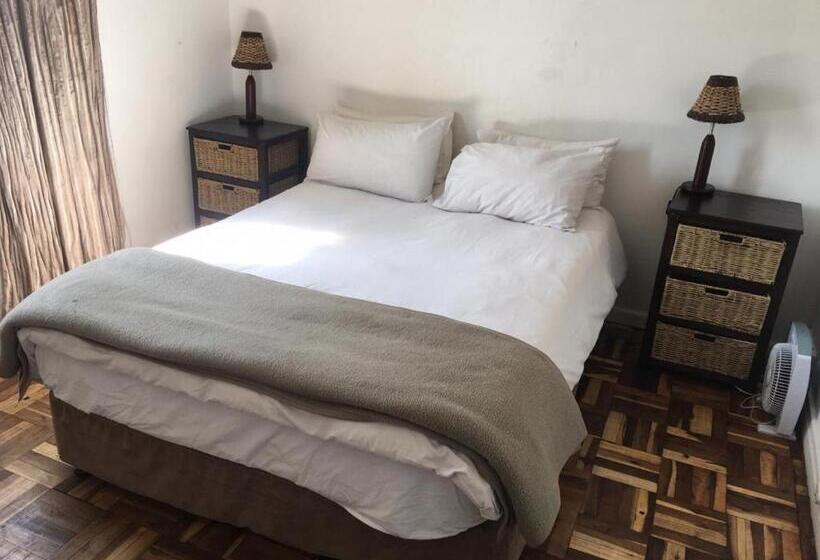 הוסטל Green Elephant Backpackers