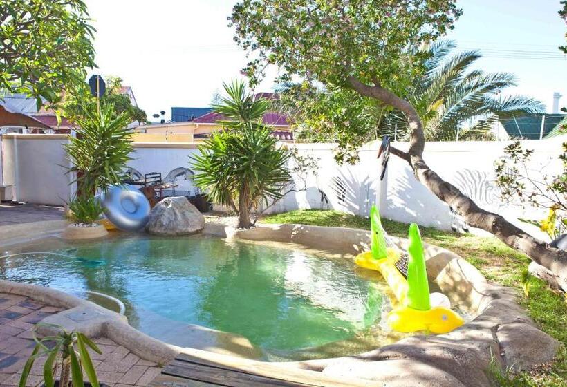 הוסטל Green Elephant Backpackers