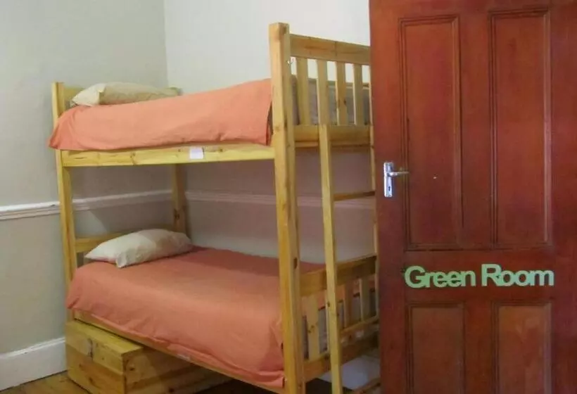 هاستل Green Elephant Backpackers