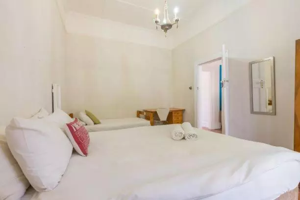 هاستل Green Elephant Backpackers