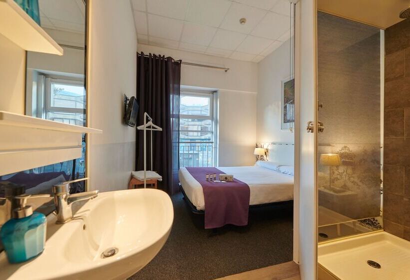 هاستل Hostal Mayerling Centro