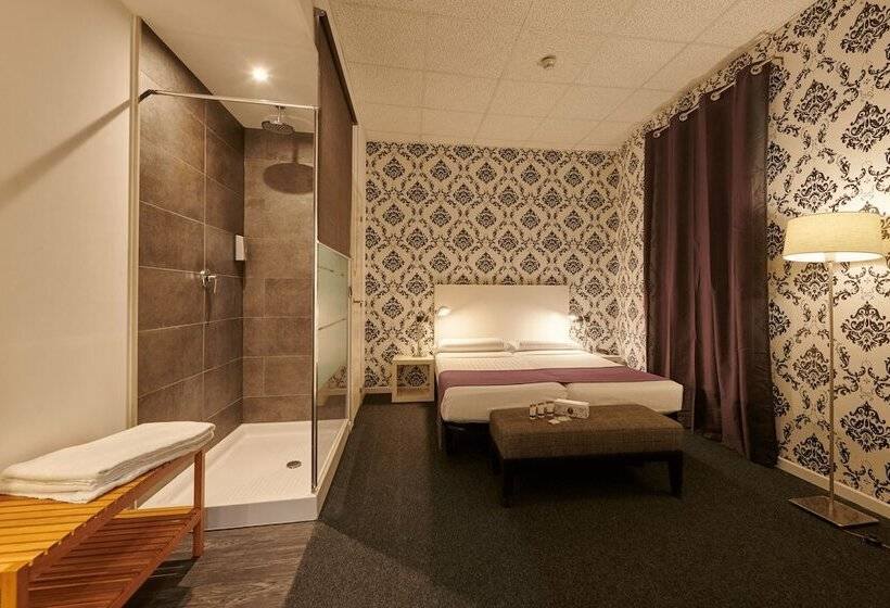 هاستل Hostal Mayerling Centro