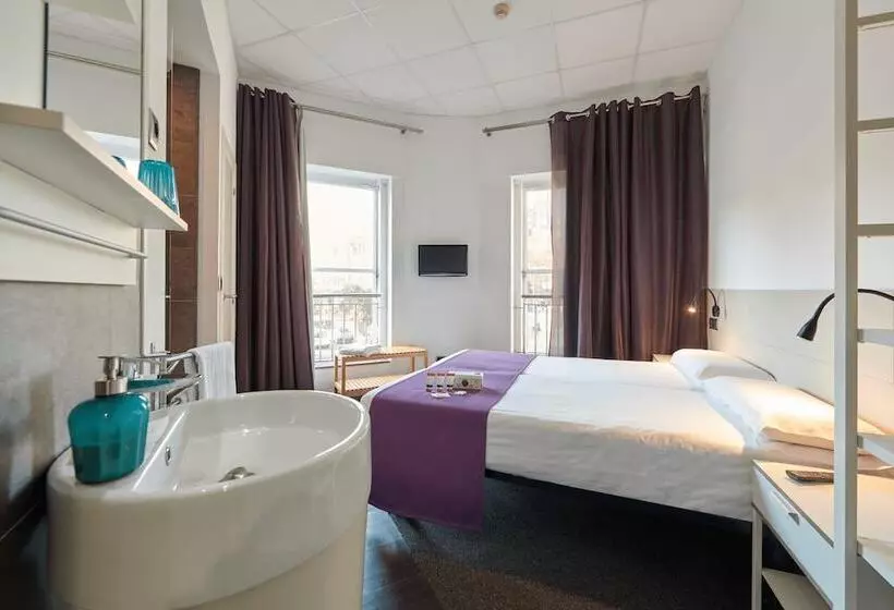 هاستل Hostal Mayerling Centro