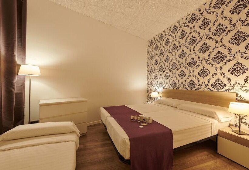 هاستل Hostal Mayerling Centro