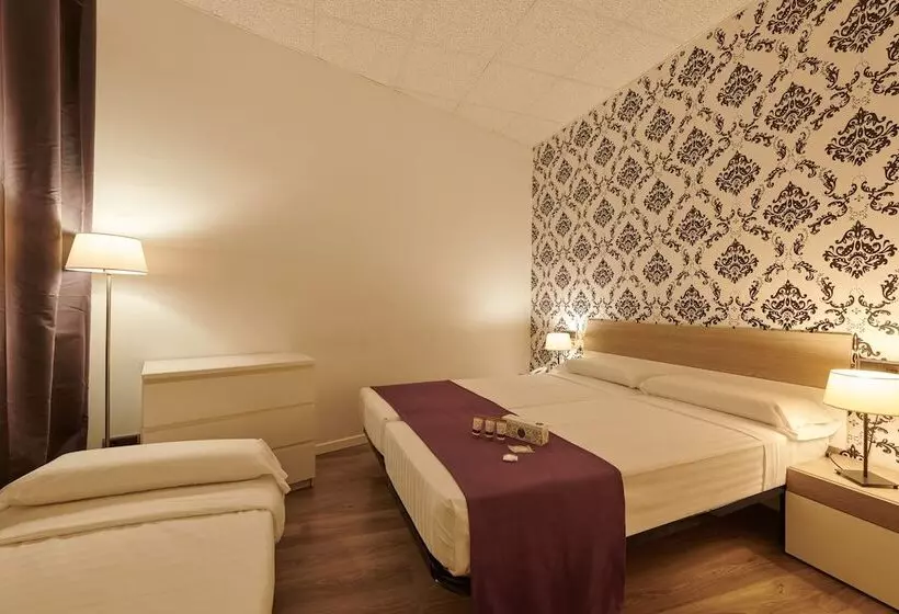 هاستل Hostal Mayerling Centro