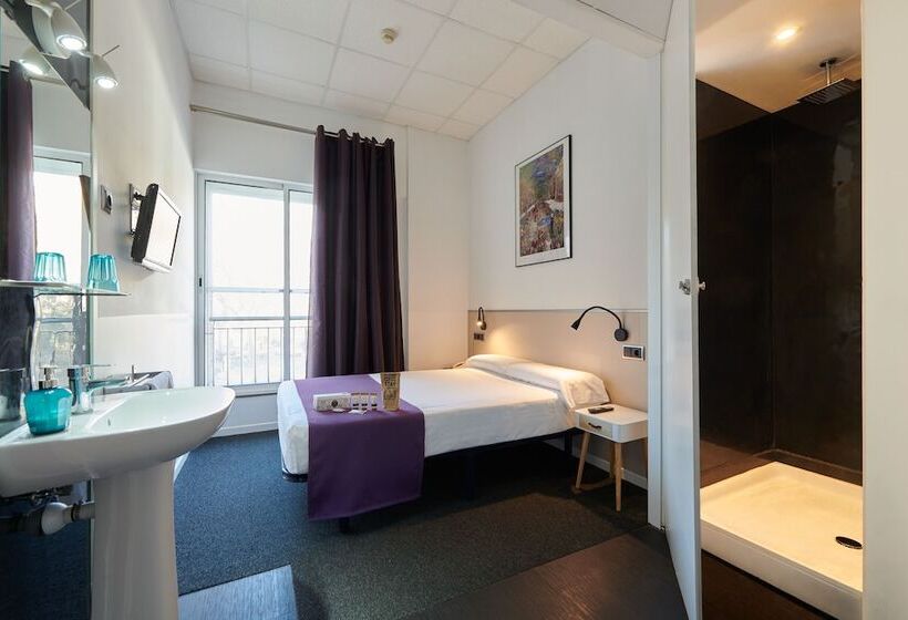 هاستل Hostal Mayerling Centro