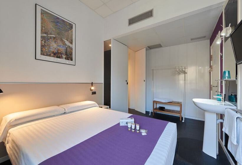 هاستل Hostal Mayerling Centro