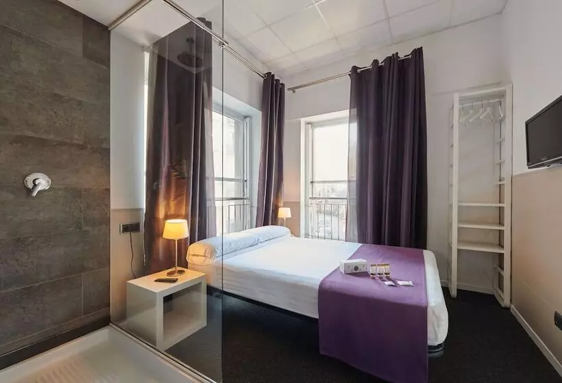 هاستل Hostal Mayerling Centro