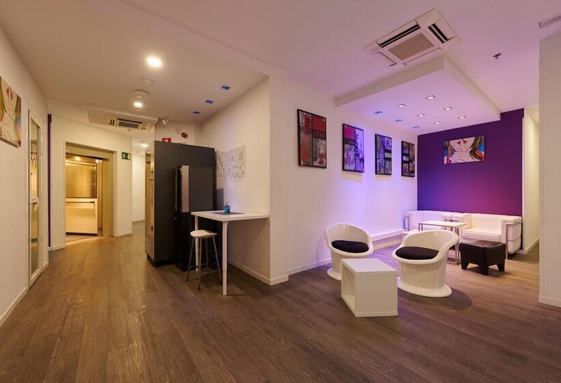 هاستل Hostal Mayerling Centro