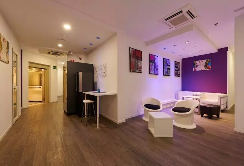 هاستل Hostal Mayerling Centro