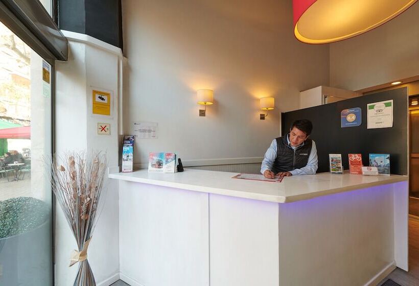 هاستل Hostal Mayerling Centro