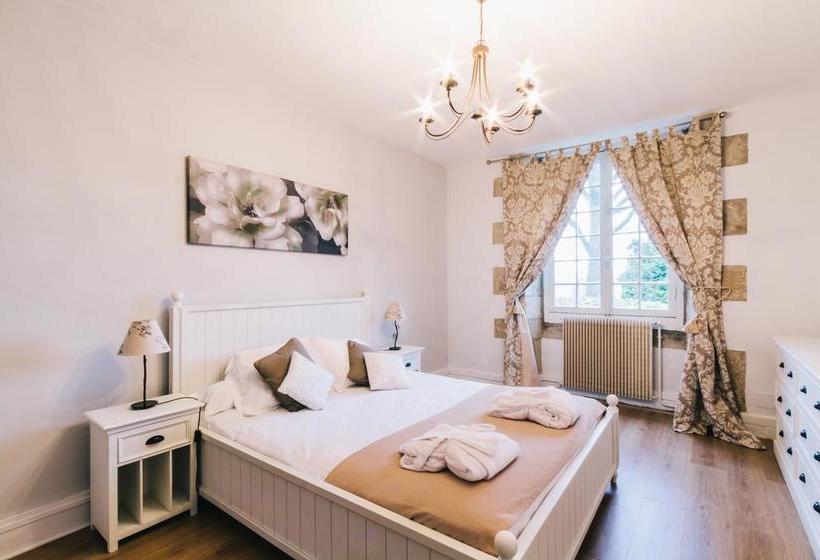 فندق Château Les Dryades Golf & Spa