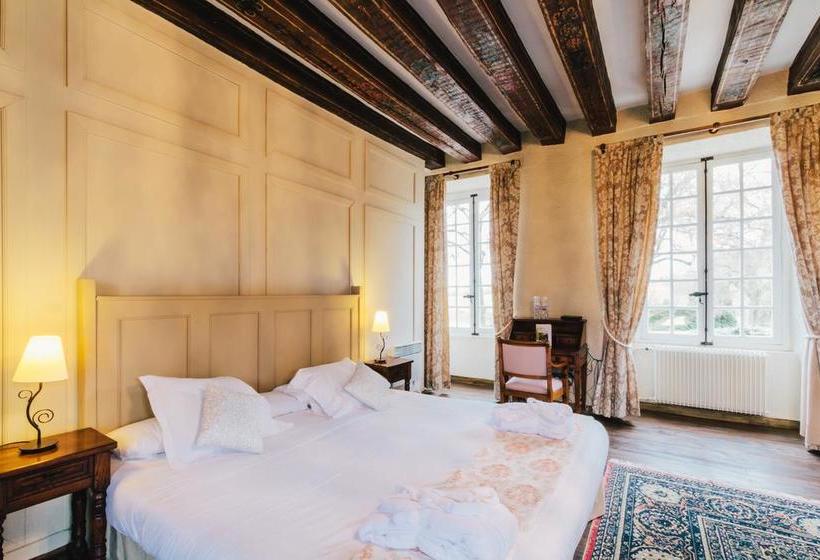 فندق Château Les Dryades Golf & Spa