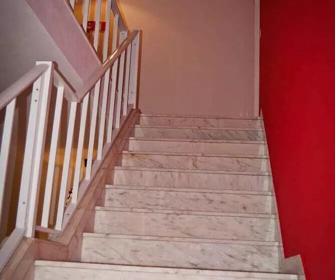 Hotelli D. Dinis Low Cost Hostel