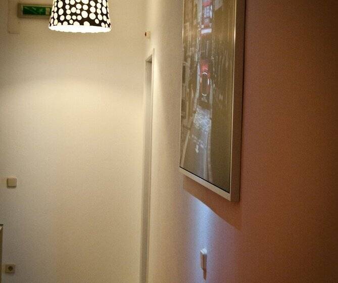 Отель D. Dinis Low Cost Hostel