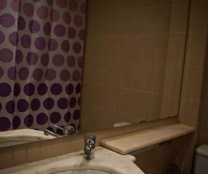 Hotelli D. Dinis Low Cost Hostel