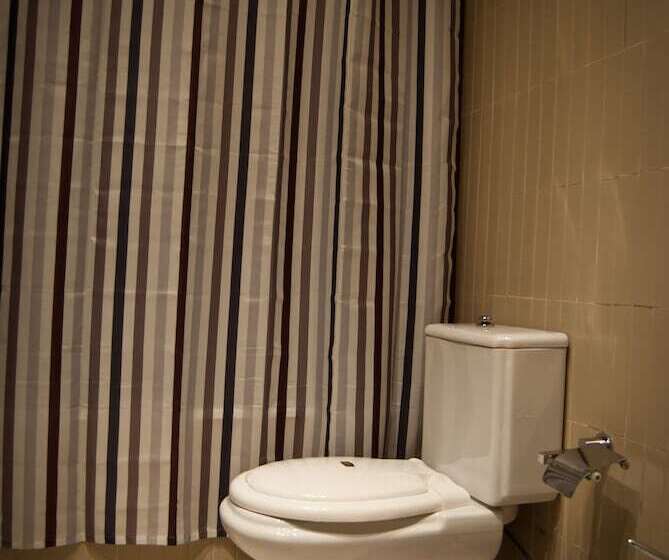 Отель D. Dinis Low Cost Hostel