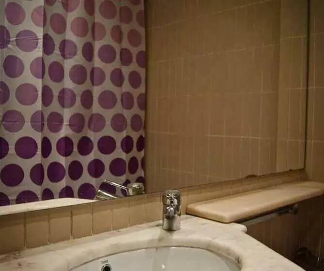 Hotelli D. Dinis Low Cost Hostel