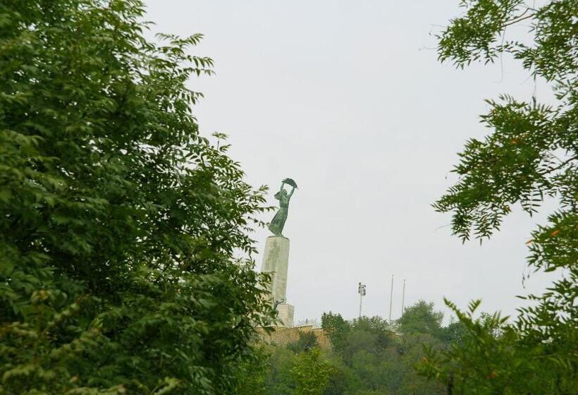 هتل Kalmár Panzió