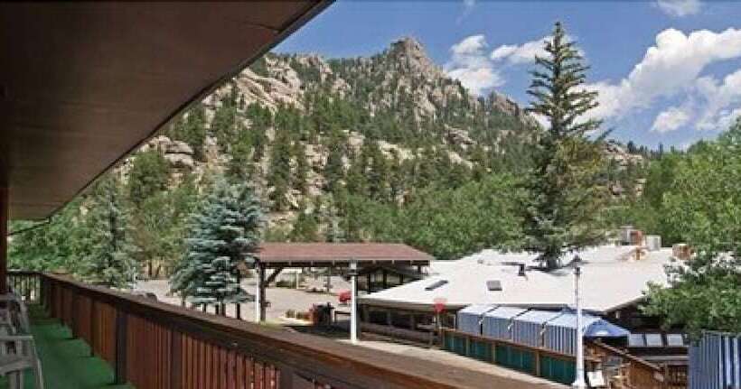 فندق Nicky's Resort