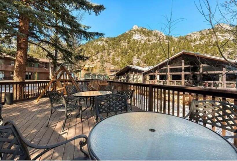 فندق Nicky's Resort