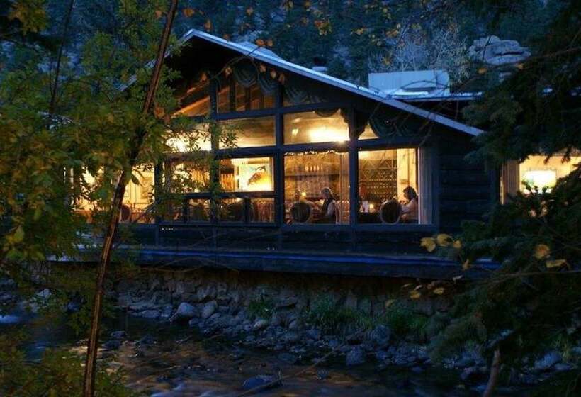 فندق Nicky's Resort