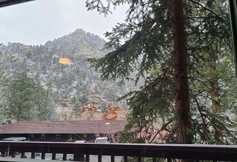 فندق Nicky's Resort