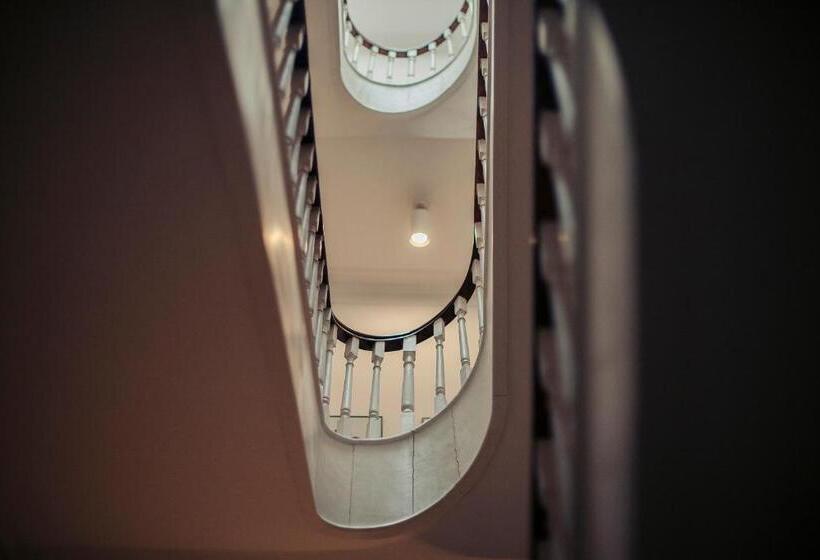 هتل Rosa Et Al Townhouse