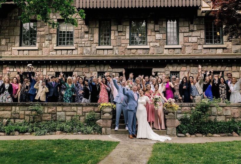 호텔 Stone Chalet Bed & Breakfast Inn