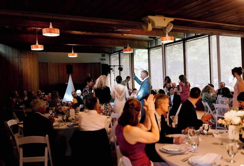 호텔 Stone Chalet Bed & Breakfast Inn