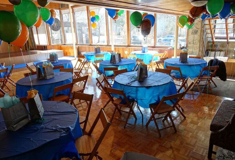 호텔 Stone Chalet Bed & Breakfast Inn