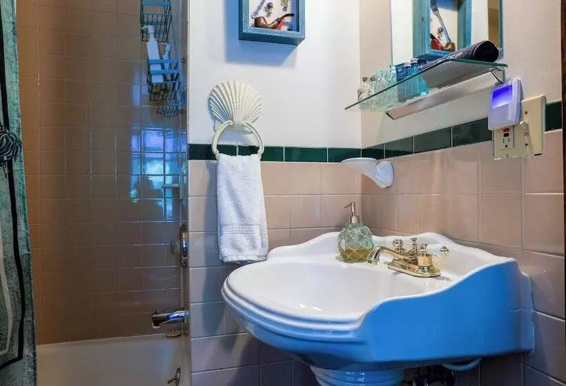 ホテル Stone Chalet Bed & Breakfast Inn