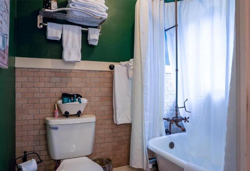 호텔 Stone Chalet Bed & Breakfast Inn