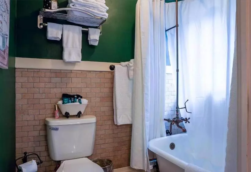 ホテル Stone Chalet Bed & Breakfast Inn