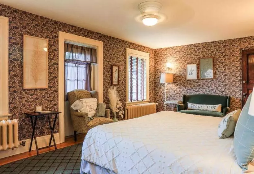 ホテル Stone Chalet Bed & Breakfast Inn