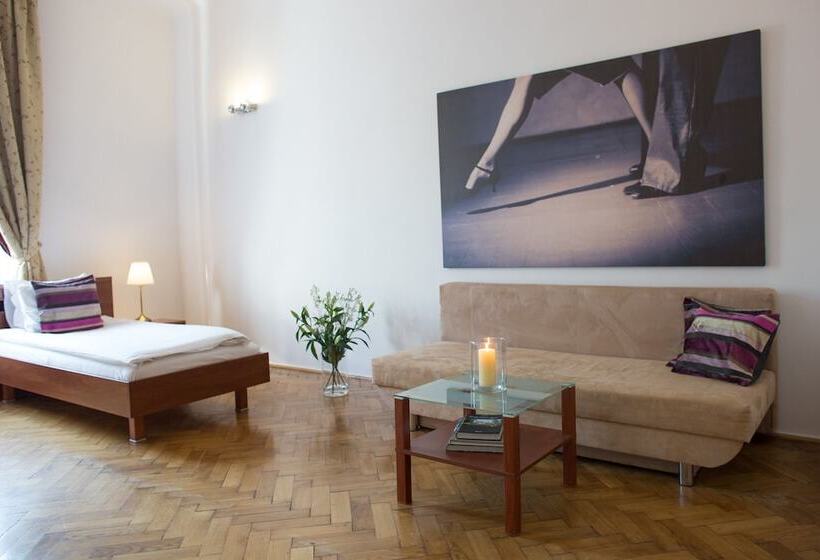 בית מלון כפרי Tango House Bed & Breakfast