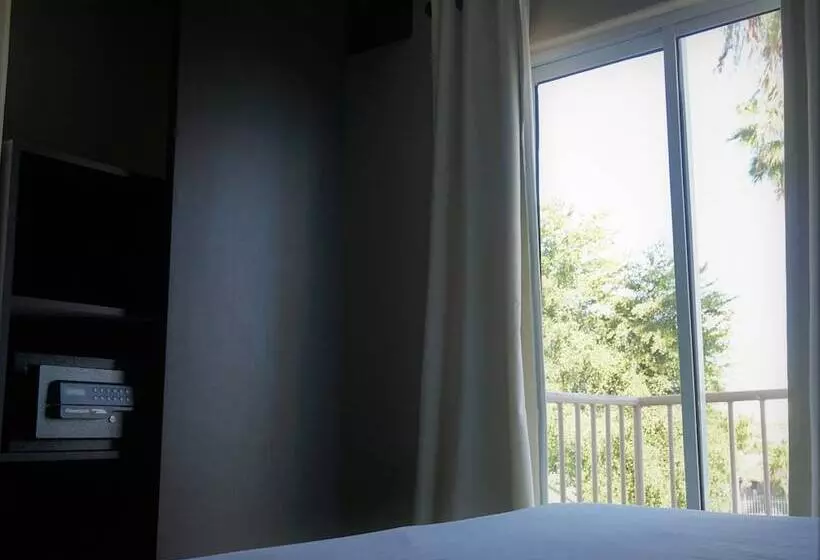 هتل Villa Verde Inn