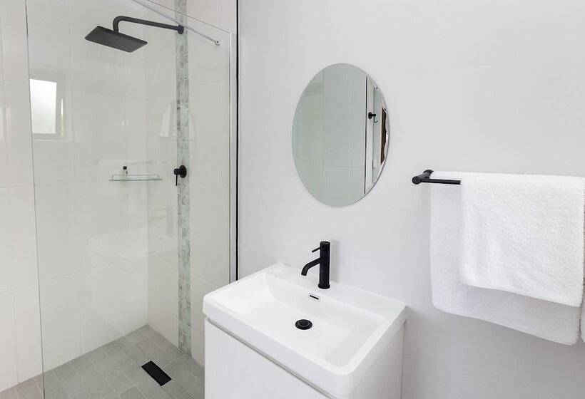 פנסיון Greystone Guesthouse